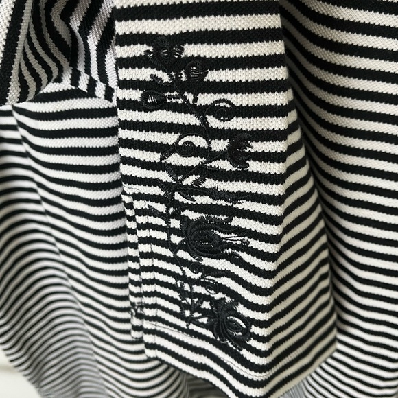 Sport Savvy long sleeved striped pullover top in black and white, size M - Picture 5 of 10